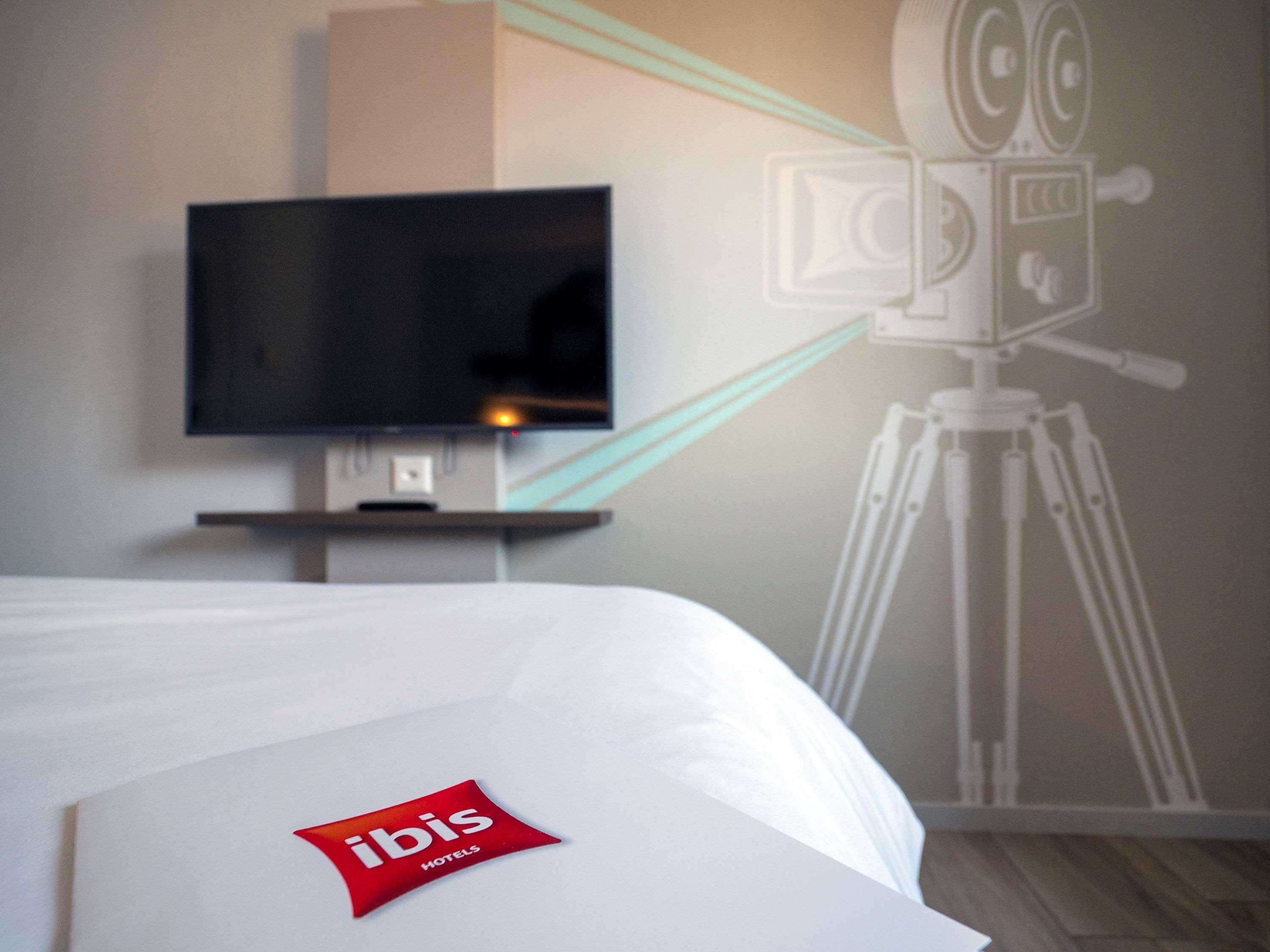Отель Ibis Локарно Экстерьер фото